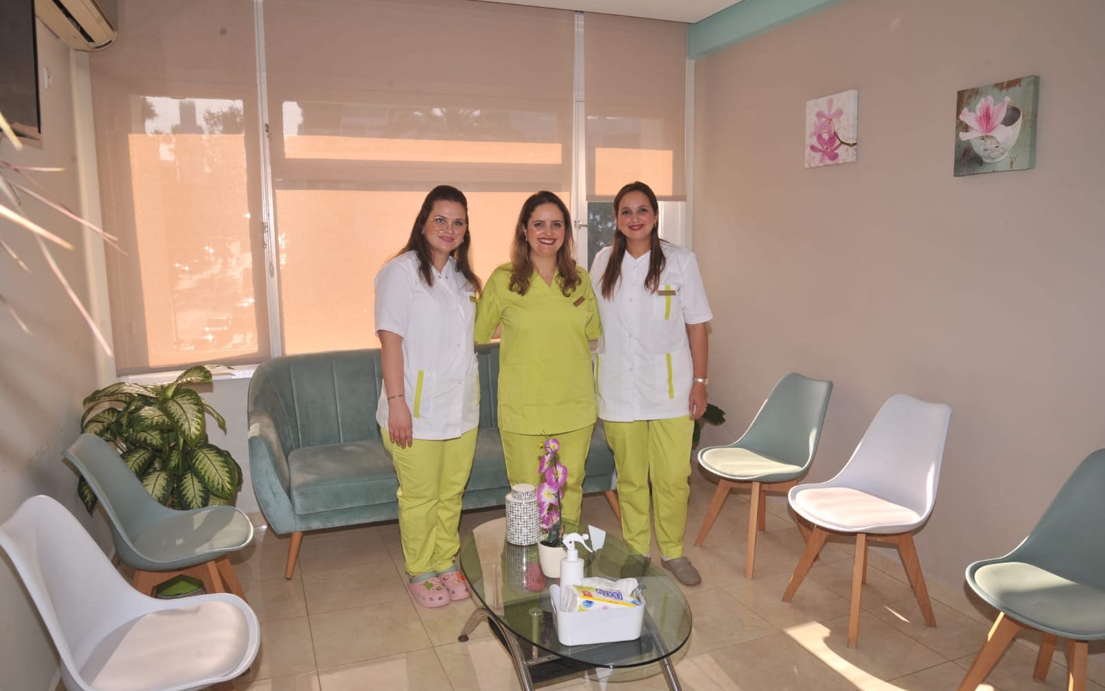 Salle d'attente au cabinet dentaire du Dr Meryam Mamouni à Rabat