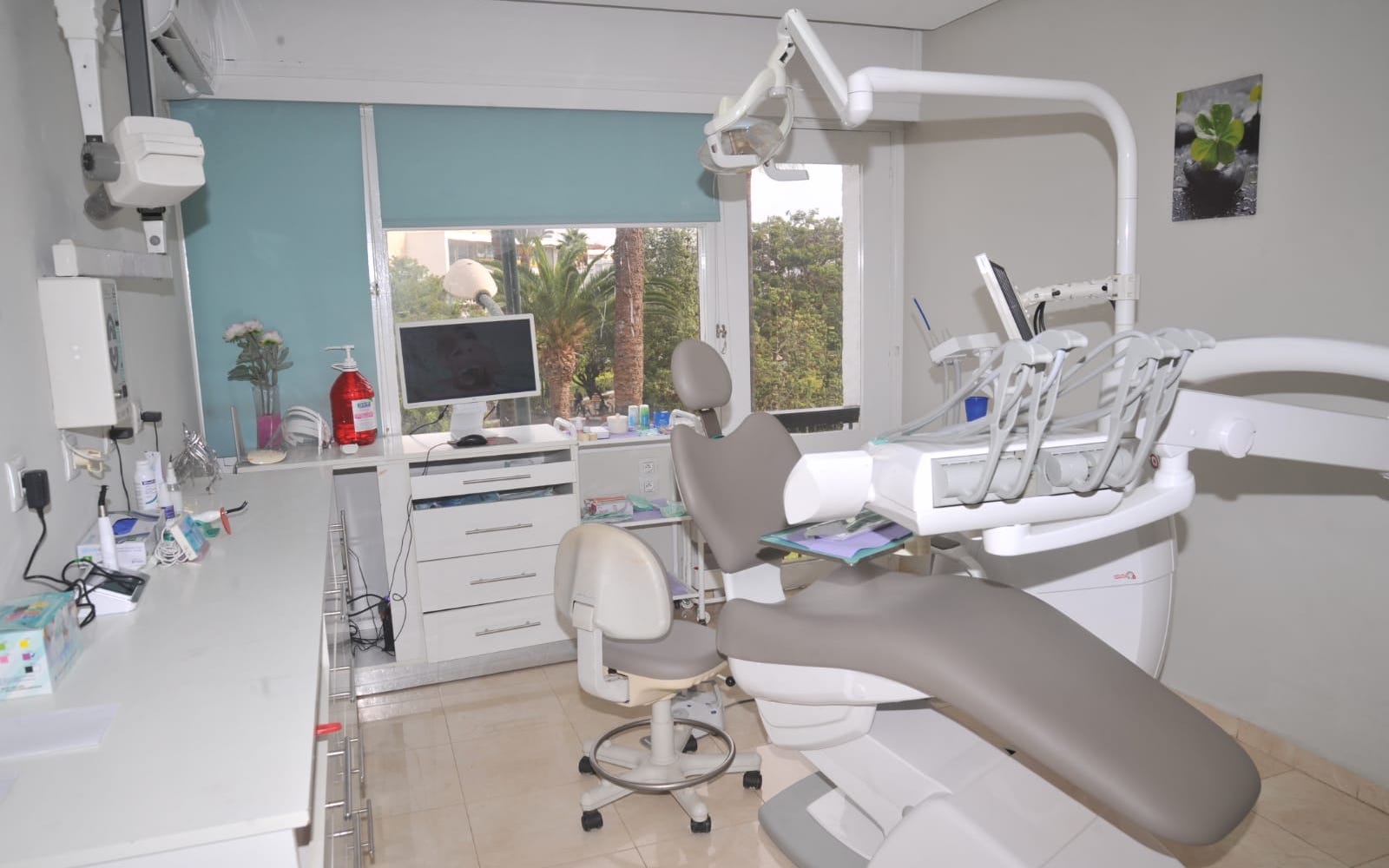 Salle de soins au Cabinet Dentaire du Dr Meryam Mamouni à Rabat
