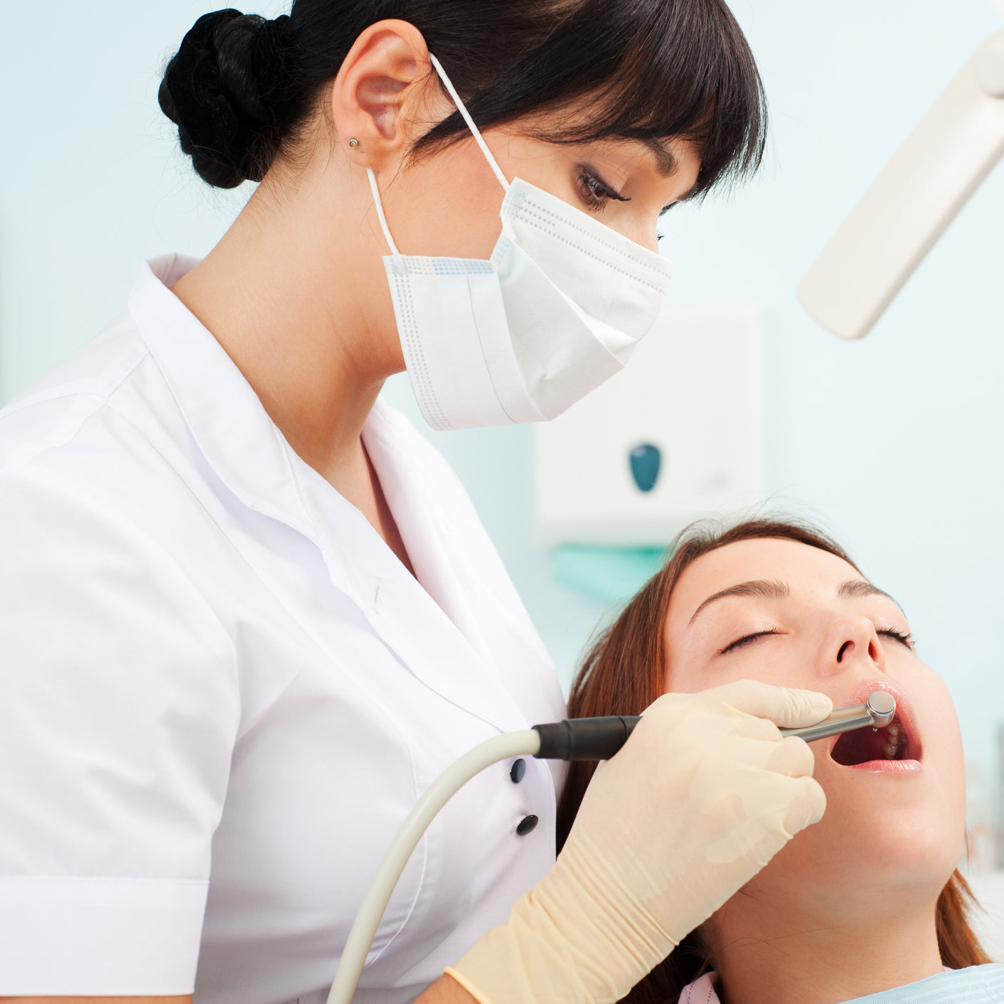 Pose d'implant dentaire réalisé au cabinet du Dr Meryam Mamouni à Rabat