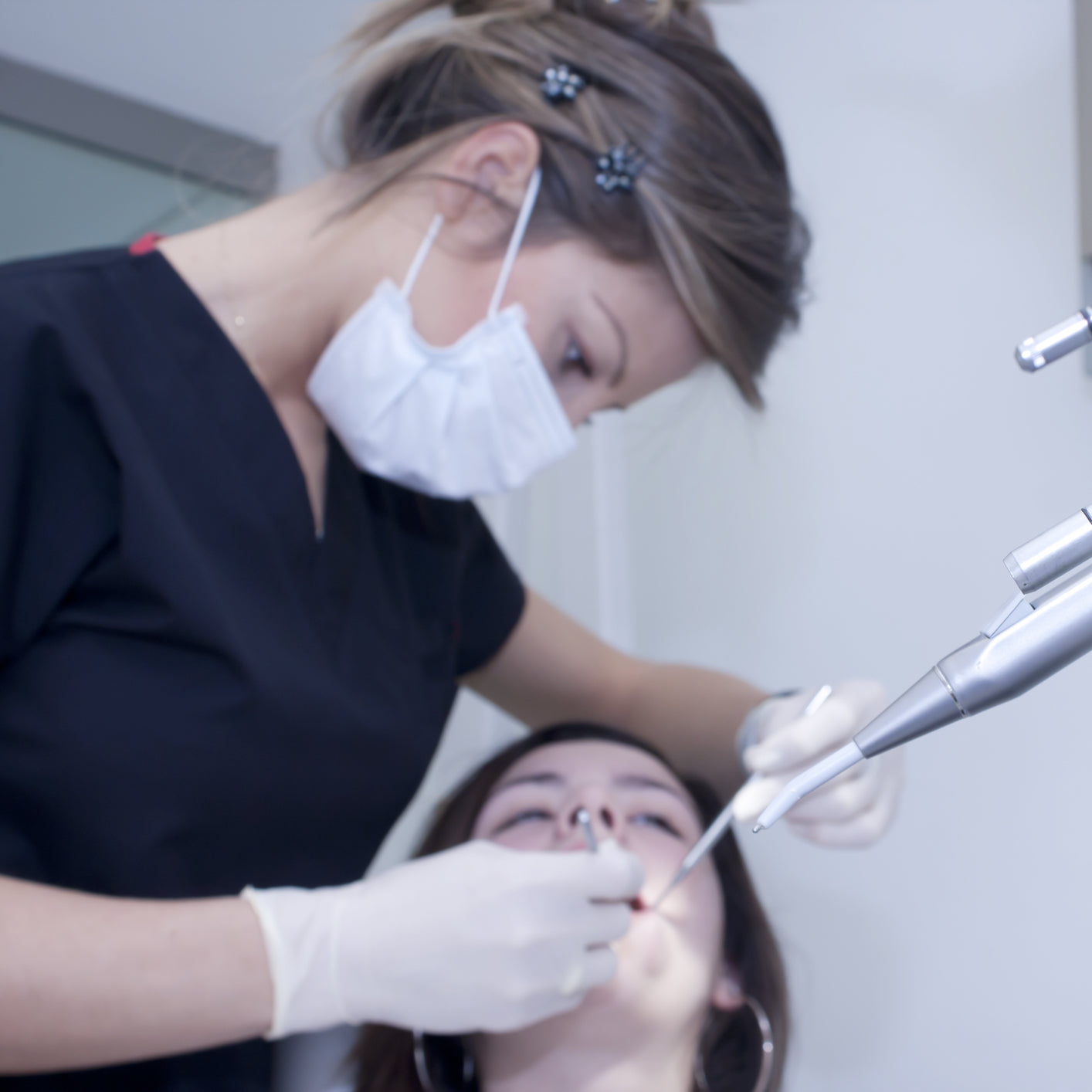 Pose d'implant dentaire réalisé au cabinet du Dr Meryam Mamouni à Rabat