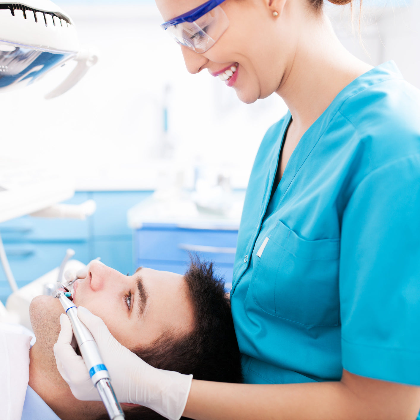 Soin dentaire réalisé au cabinet du Dr Meryam Mamouni à Rabat