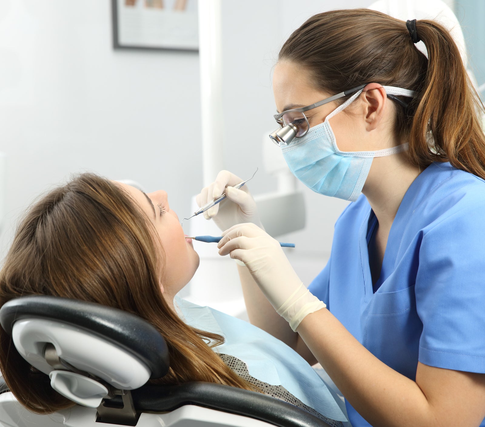 Implant dentaire réalisé au cabinet du Dr Meryam Mamouni à Rabat